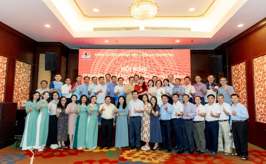 Đảng ủy Vietsovpetro tổ chức tập huấn kết hợp về nguồn năm 2025