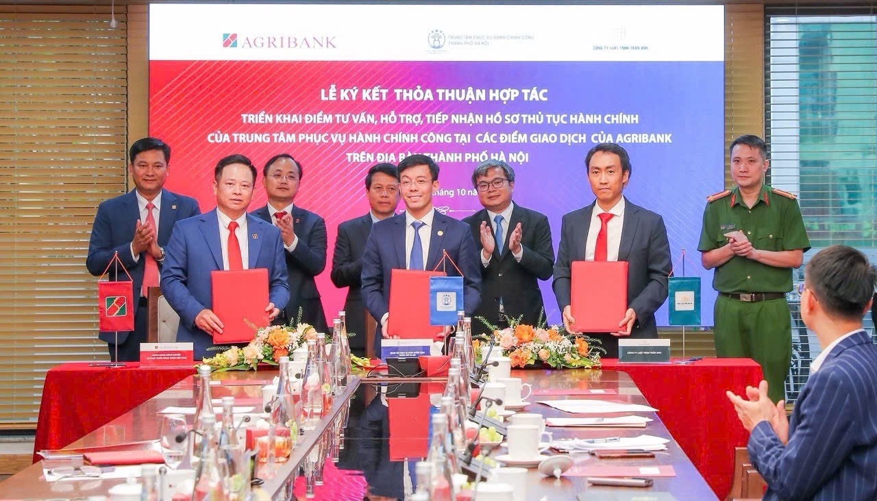 Agribank và Trung tâm Phục vụ Hành chính công TP Hà Nội hợp tác triển khai mô hình hỗ trợ người dân thực hiện dịch vụ công tại điểm giao dịch của ngân hàng Agribank và Trung tâm Phục vụ Hành chính công TP Hà Nội hợp tác triển khai mô hình hỗ trợ người dân thực hiện dịch vụ công tại điểm giao dịch của ngân hàng