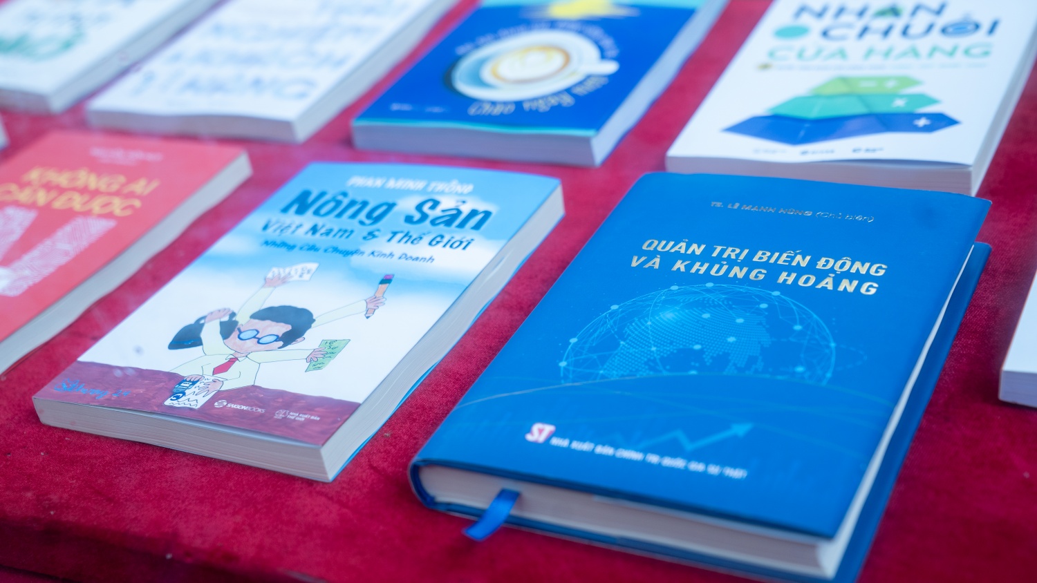 Sách “Quản trị Biến động và Khủng hoảng” được vinh danh tại Tuần lễ Doanh nhân và Sách năm 2025