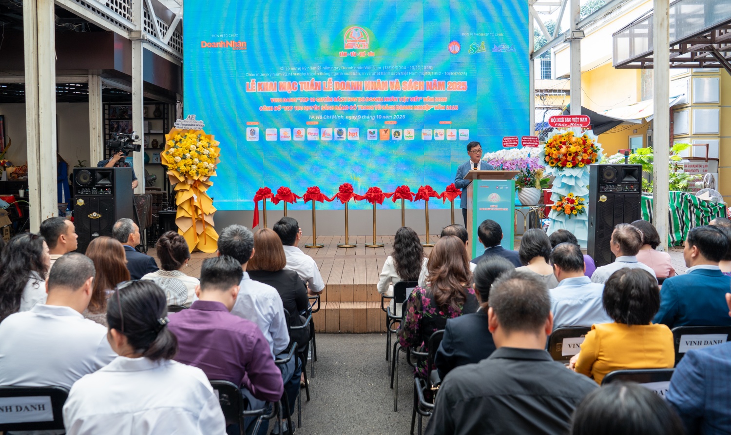 Sách “Quản trị Biến động và Khủng hoảng” được vinh danh tại Tuần lễ Doanh nhân và Sách năm 2025