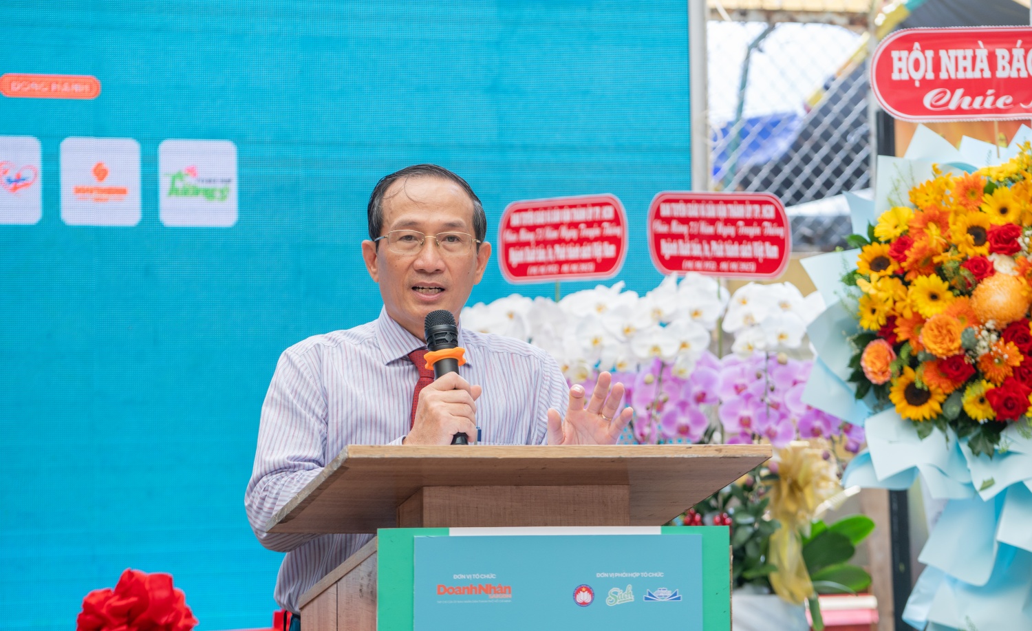 Sách “Quản trị Biến động và Khủng hoảng” được vinh danh tại Tuần lễ Doanh nhân và Sách năm 2025