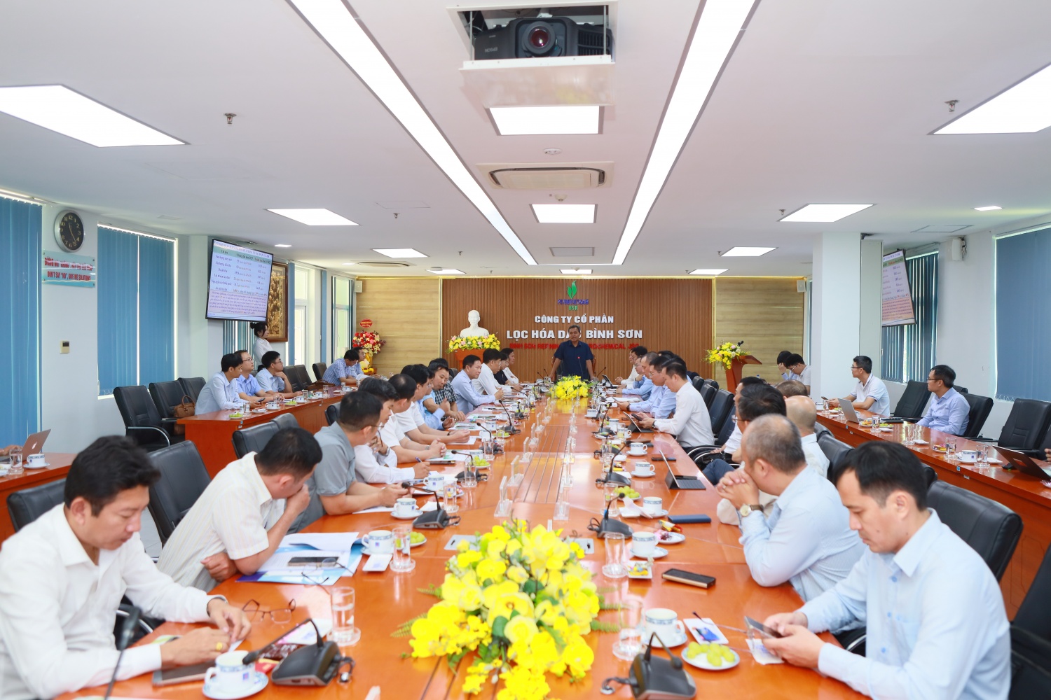 Toàn cảnh buổi làm việc của Bí thư Tỉnh ủy Quảng Ngãi Hồ Văn Niên với BSR.