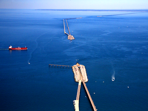 Vì sao quân đội Mỹ phản đối việc xây cầu vượt biển?