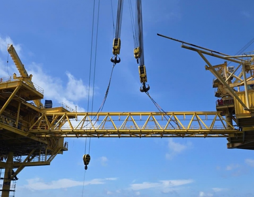 Vietsovpetro đón dòng dầu thương mại đầu tiên từ giàn BK-24, vượt kế hoạch hơn 2 tháng