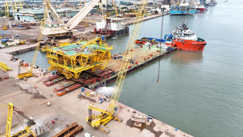 Vietsovpetro đón dòng dầu thương mại đầu tiên từ giàn BK-24, vượt kế hoạch hơn 2 tháng