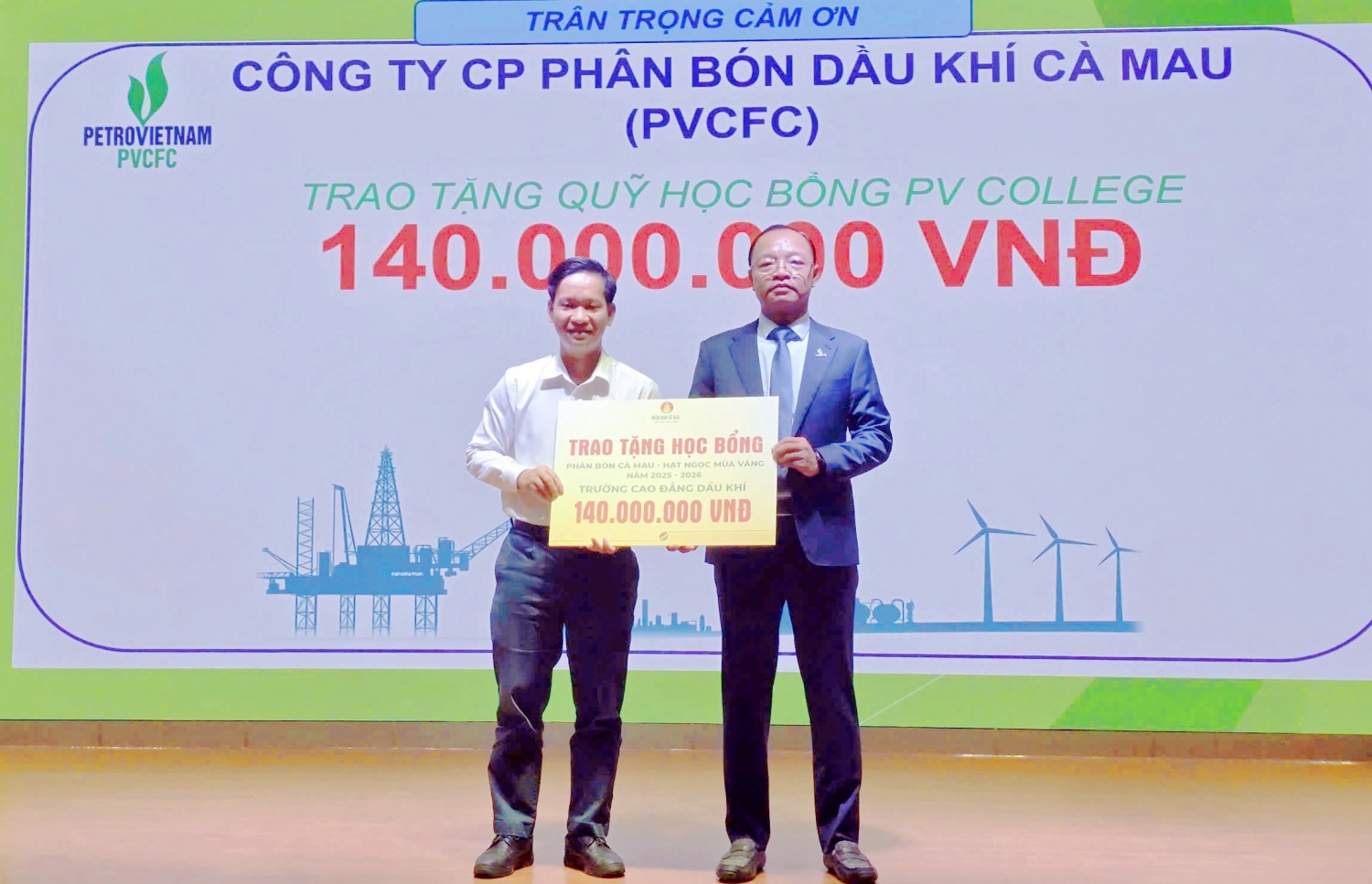 PVCFC chắp cánh ước mơ cho học sinh PV College từ Hạt ngọc mùa vàng