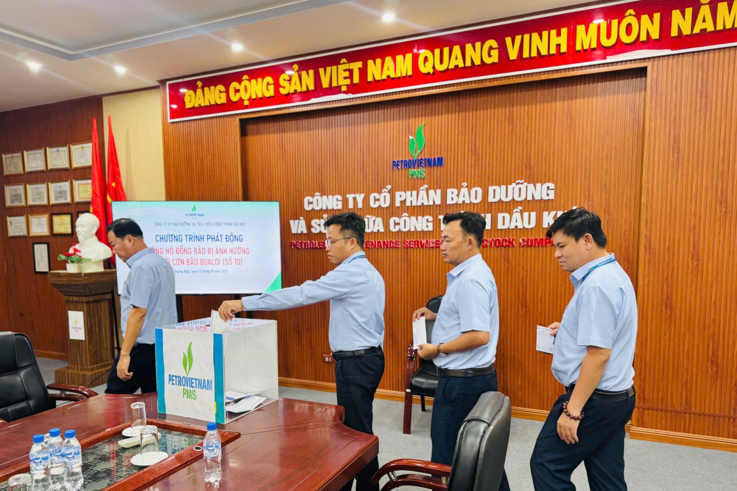 Ban lãnh đạo Công ty PMS chung tay hướng về đồng bào miền Bắc