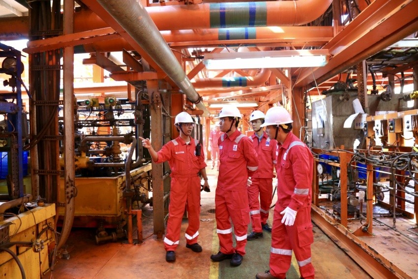 Giàn trưởng Nguyễn Duy Tứ - người giữ “nhịp sống” trên giàn Đại Hùng 01 Giàn trưởng Nguyễn Duy Tứ - người giữ “nhịp sống” trên giàn Đại Hùng 01