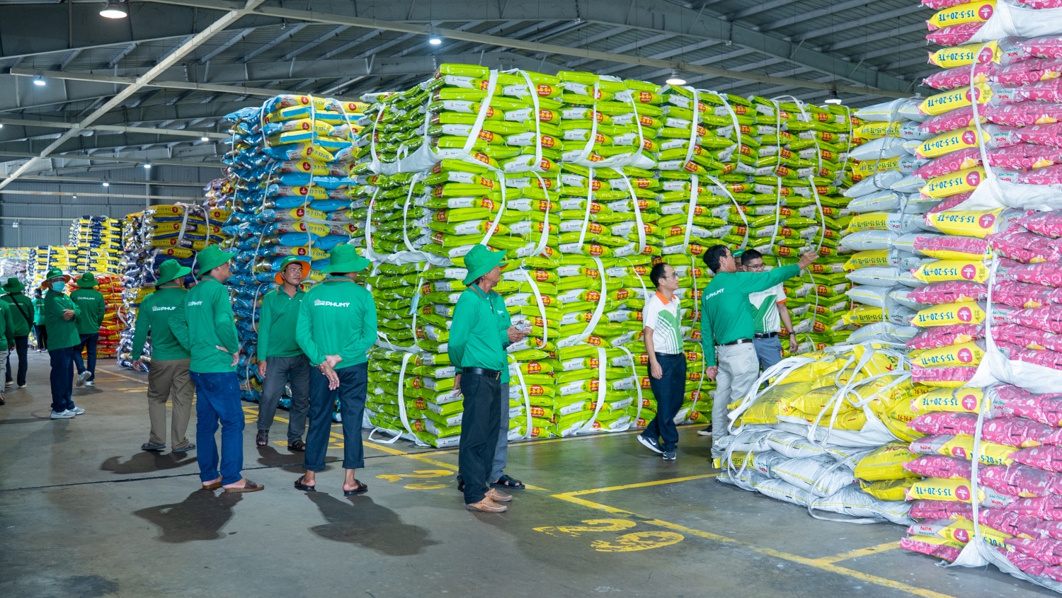 Hơn 400 nông dân miền Tây giao lưu, chúc mừng cột mốc 1 triệu tấn NPK Phú Mỹ
