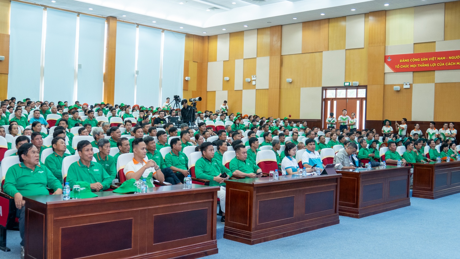 Hơn 400 nông dân miền Tây giao lưu, chúc mừng cột mốc 1 triệu tấn NPK Phú Mỹ