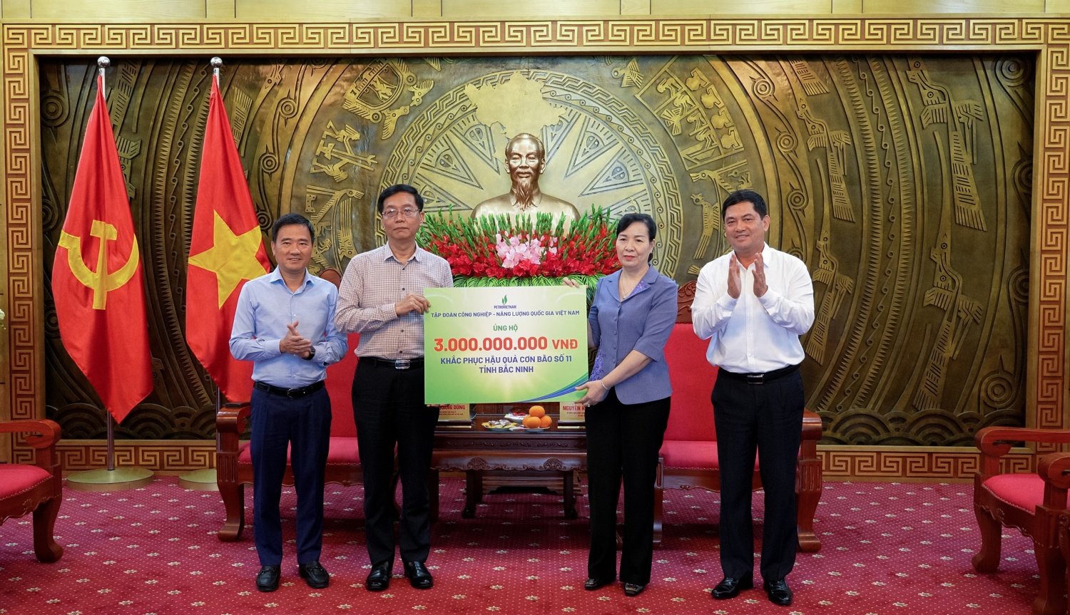 [CHÙM ẢNH] Petrovietnam thăm hỏi, hỗ trợ các tỉnh Bắc Ninh và Lạng Sơn khắc phục hậu quả bão số 11