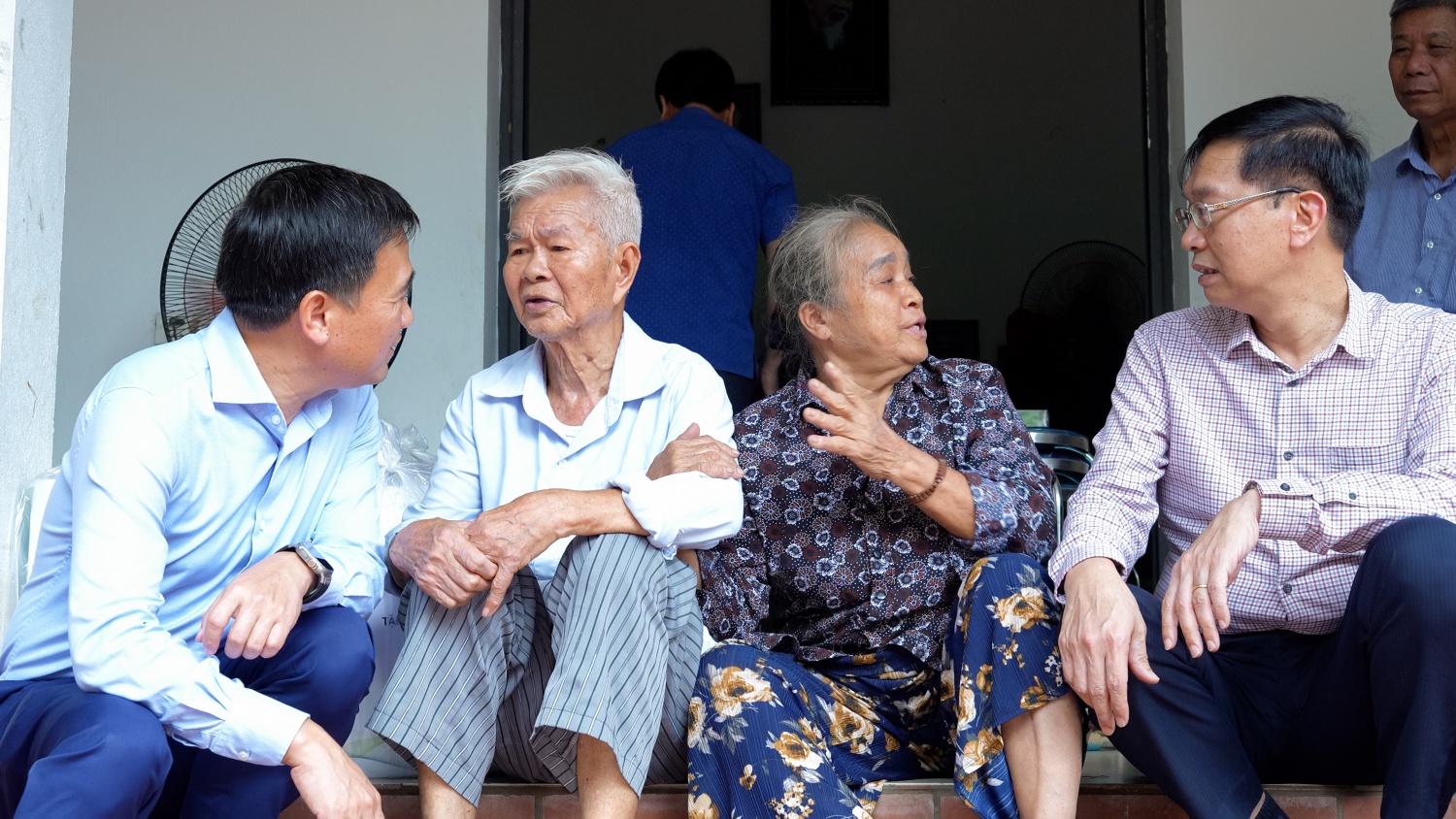 [CHÙM ẢNH] Petrovietnam thăm hỏi, hỗ trợ các tỉnh Bắc Ninh và Lạng Sơn khắc phục hậu quả bão số 11