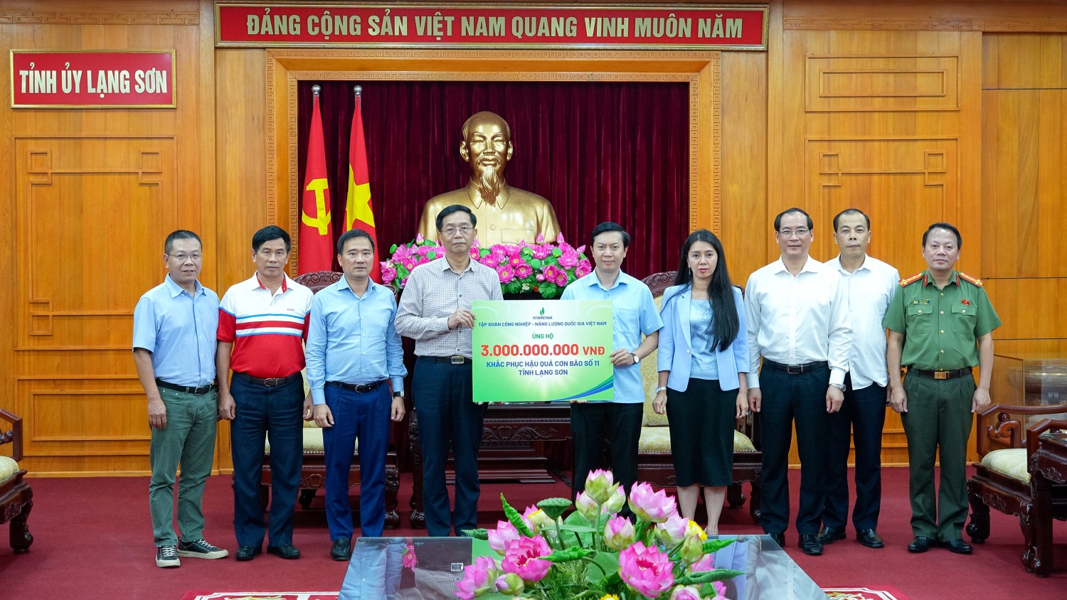 [CHÙM ẢNH] Petrovietnam thăm hỏi, hỗ trợ các tỉnh Bắc Ninh và Lạng Sơn khắc phục hậu quả bão số 11