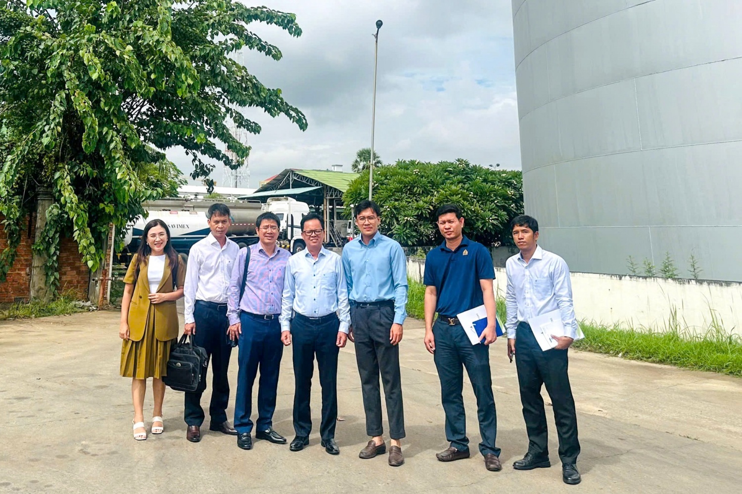 Đoàn công tác BSR tham quan thực tế tại bồn bể chứa sản phẩm của công ty Savimex.