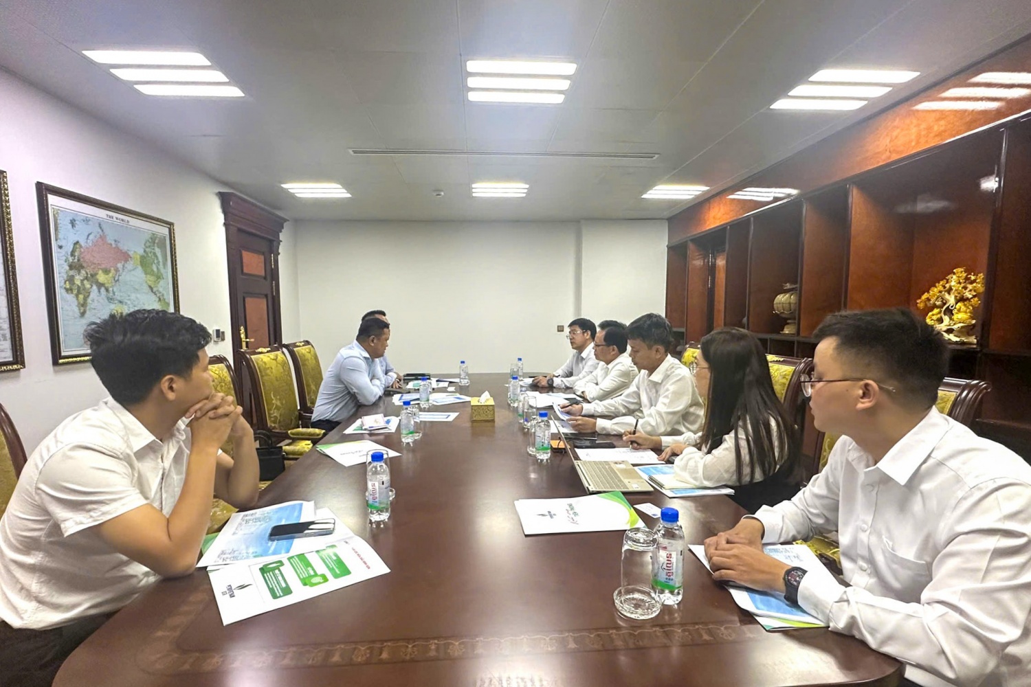 Đoàn công tác BSR làm việc với công ty Kampuchea Tela