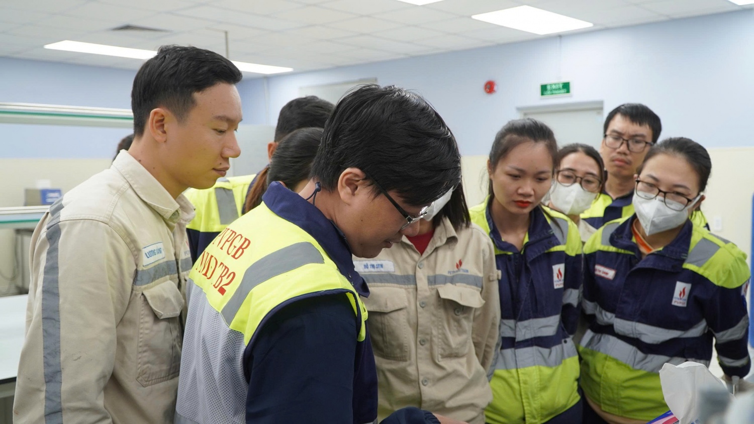 Những bóng hồng thầm lặng giữ 