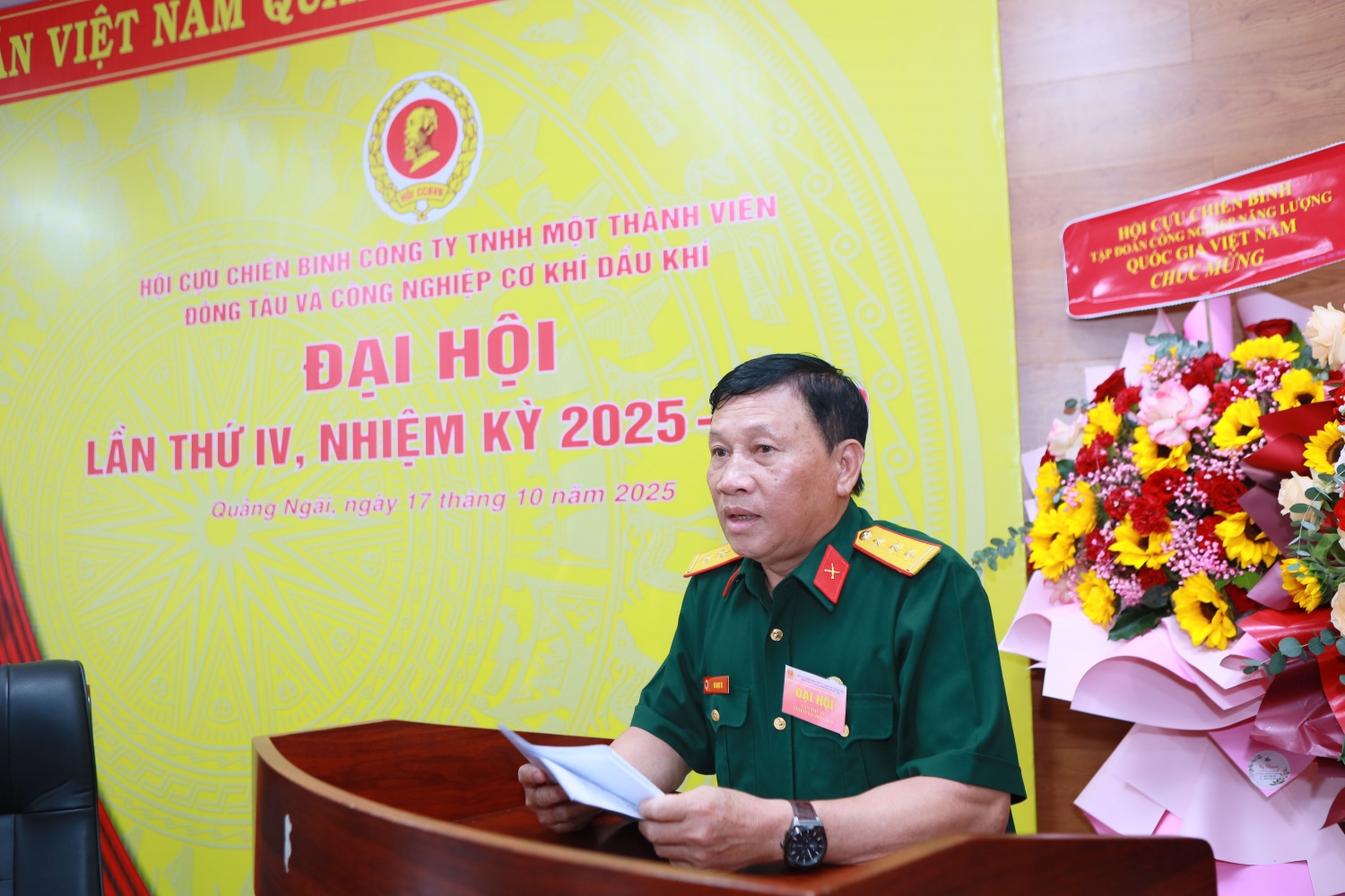 Đồng chí Bùi Ngọc Tú – Chủ tịch Hội CCB PVSM báo cáo kết quả hoạt động Hội CCB PVSM giai đoạn 2022 – 2025.