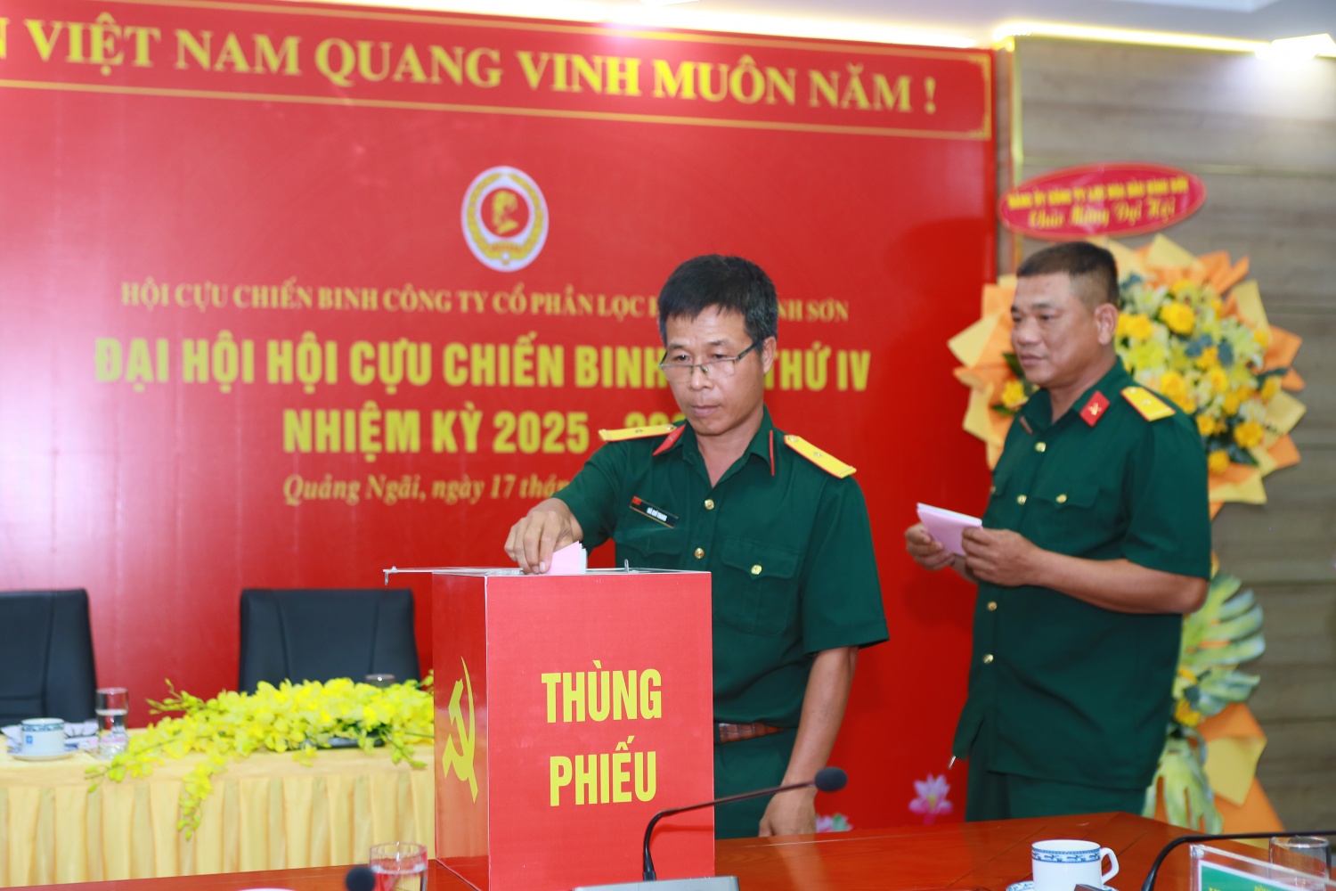 Các hội viên Hội CCB BSR bỏ phiếu bầu Ban Chấp hành Hội CCB BSR trong nhiệm kỳ mới.