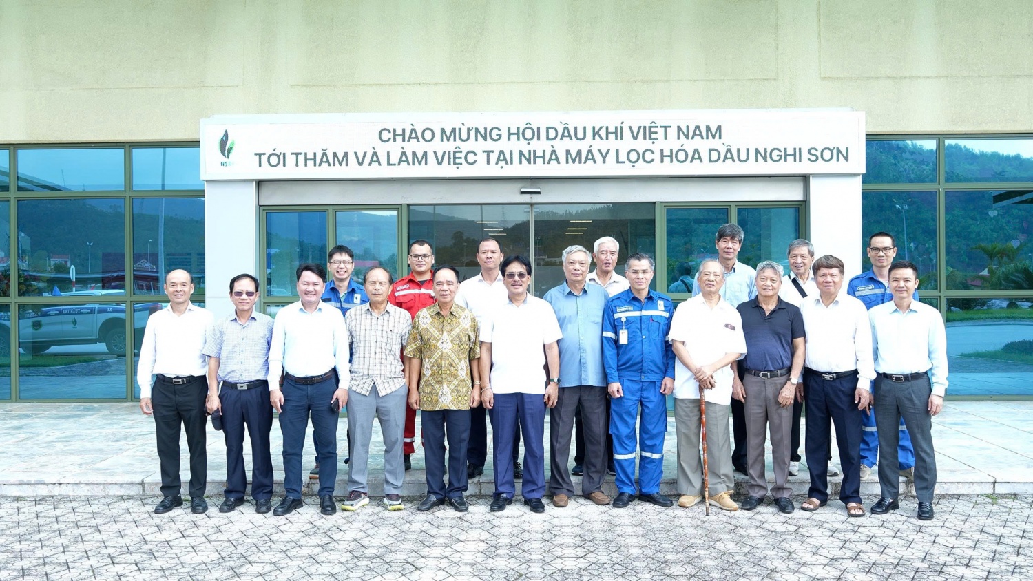 Chi bộ Cơ quan Hội Dầu khí Việt Nam tổ chức hành trình về nguồn tại Thanh Hóa