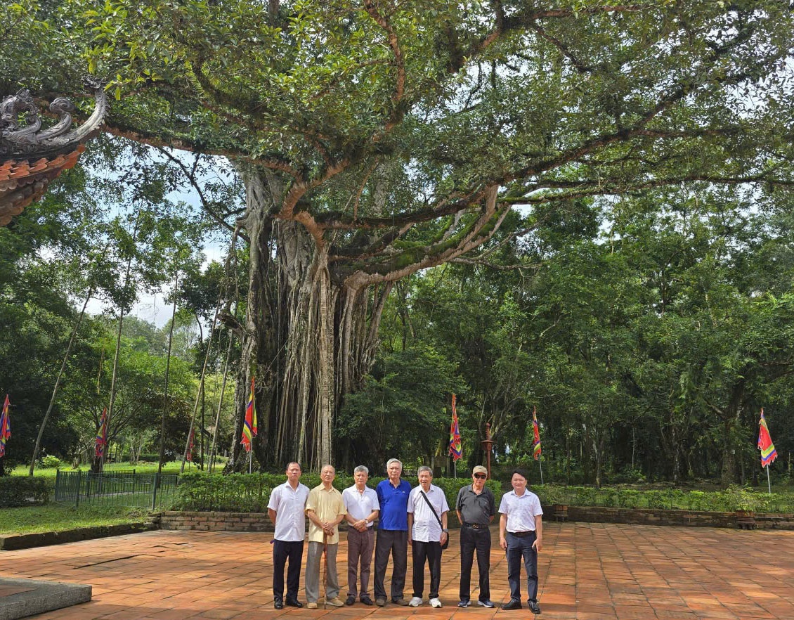 Chi bộ Cơ quan Hội Dầu khí Việt Nam tổ chức hành trình về nguồn tại Thanh Hóa