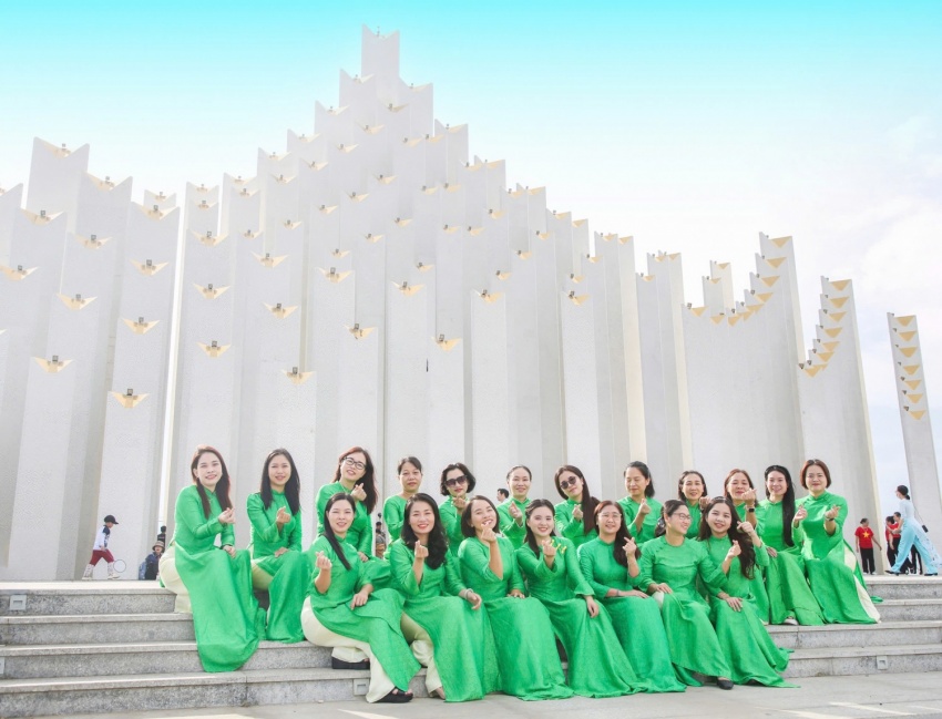 PVU rộn ràng “Tuần lễ áo dài” chào mừng Ngày Phụ nữ Việt Nam 20/10