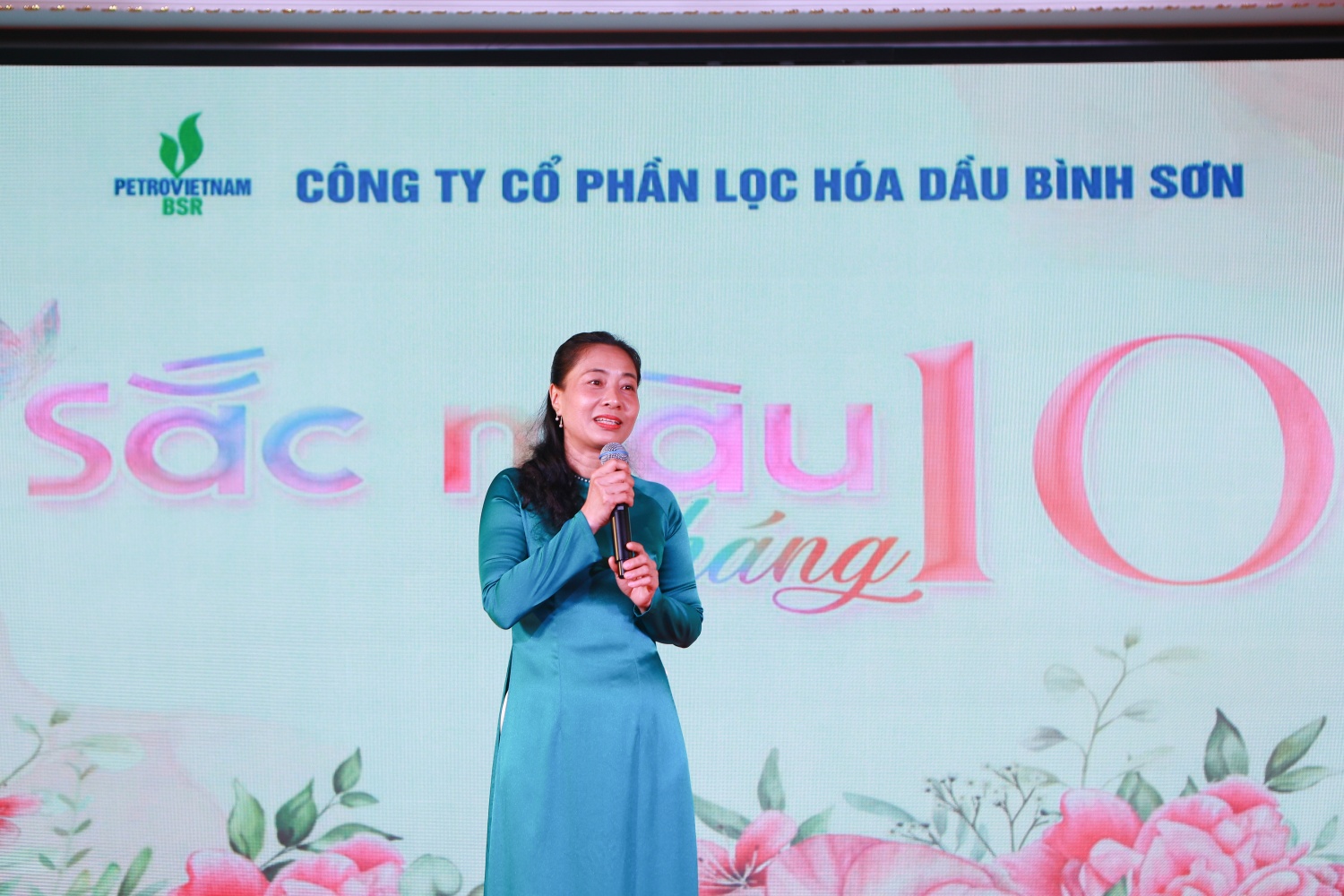 Bà Trần Thị Lụa – Trưởng ban Tuyên giáo và Nữ công BSR cho biết, các CBCNV nữ BSR bên cạnh việc đảm bảo công việc còn tích cực tham gia các phong trào, hoạt động của công ty. Nhiều chị em phụ nữ đã đạt được các giải thưởng, thành tích trong các cuộc thi, 