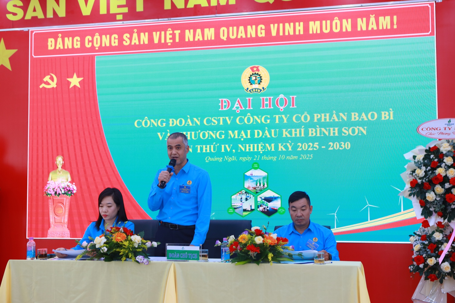 Đoàn Chủ tịch điều hành Đại hội.