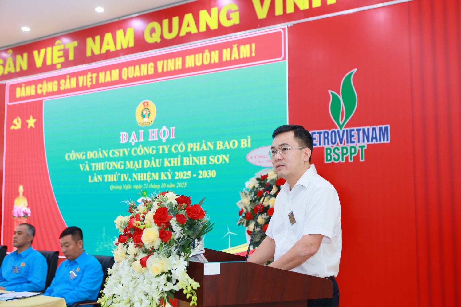 Ông Phan Quốc Toàn - Giám đốc BSPPT phát biểu đề nghị Công đoàn và NLĐ tích cực đổi mới sáng tạo, đóng góp các sáng kiến, cải tiến để nâng cao hiệu quả trong hoạt động sản xuất kinh doanh của Công ty.