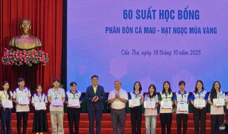 Phân bón Cà Mau tiếp tục “Thắp sáng ước mơ” cho sinh viên Trường Đại học Cần Thơ