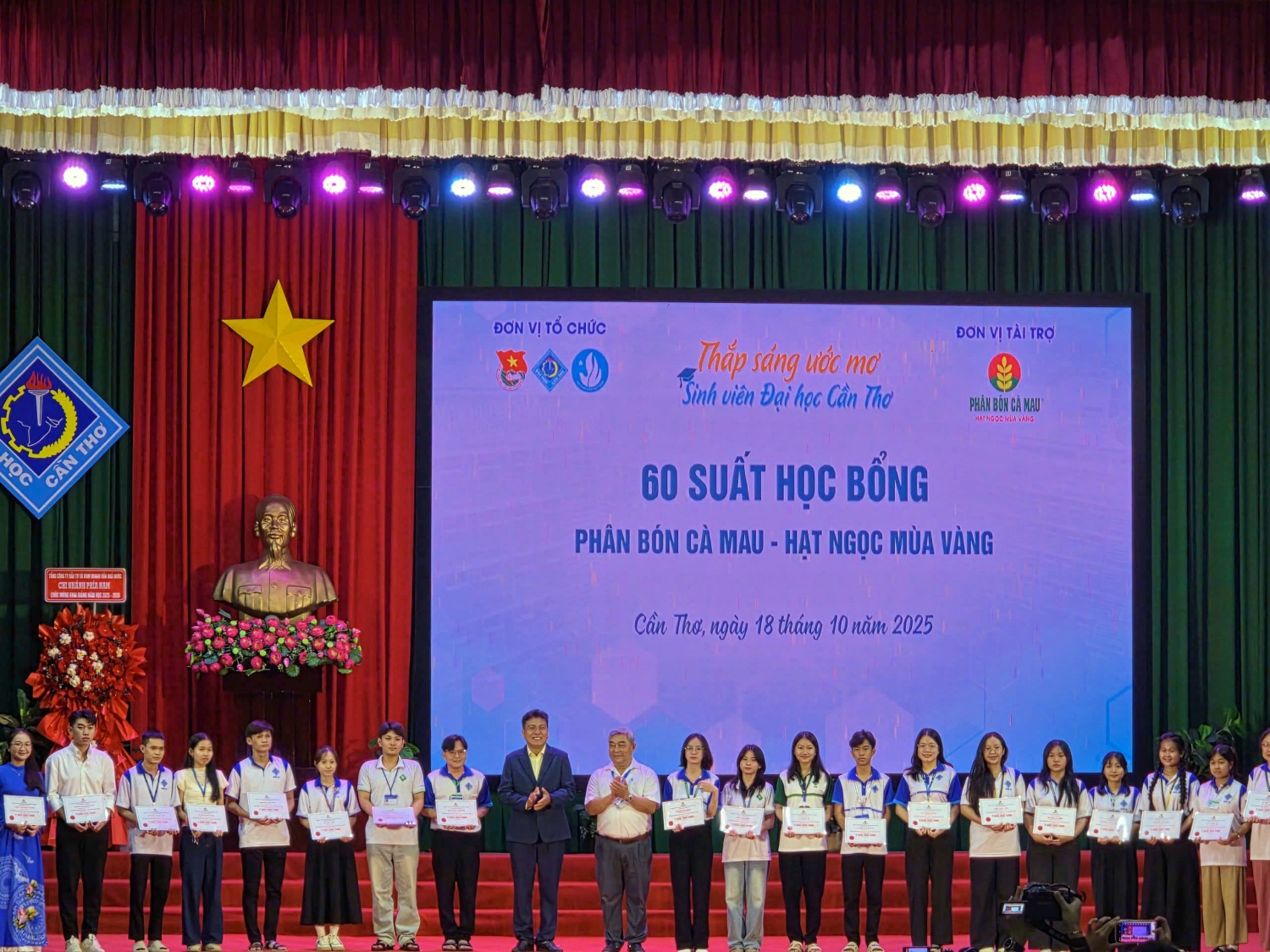 Phân bón Cà Mau tiếp tục “Thắp sáng ước mơ” cho sinh viên Trường Đại học Cần Thơ