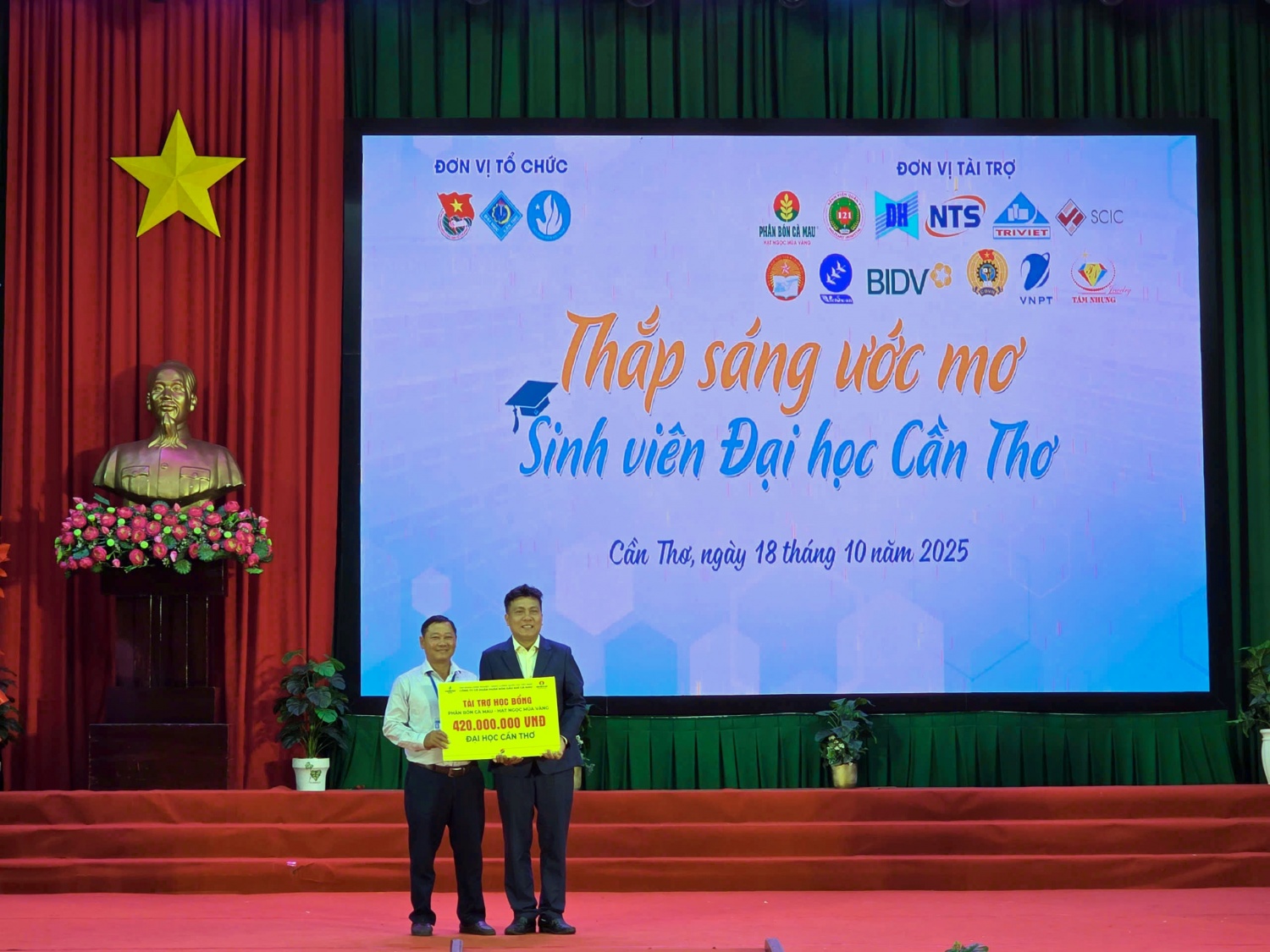 Phân bón Cà Mau tiếp tục “Thắp sáng ước mơ” cho sinh viên Trường Đại học Cần Thơ