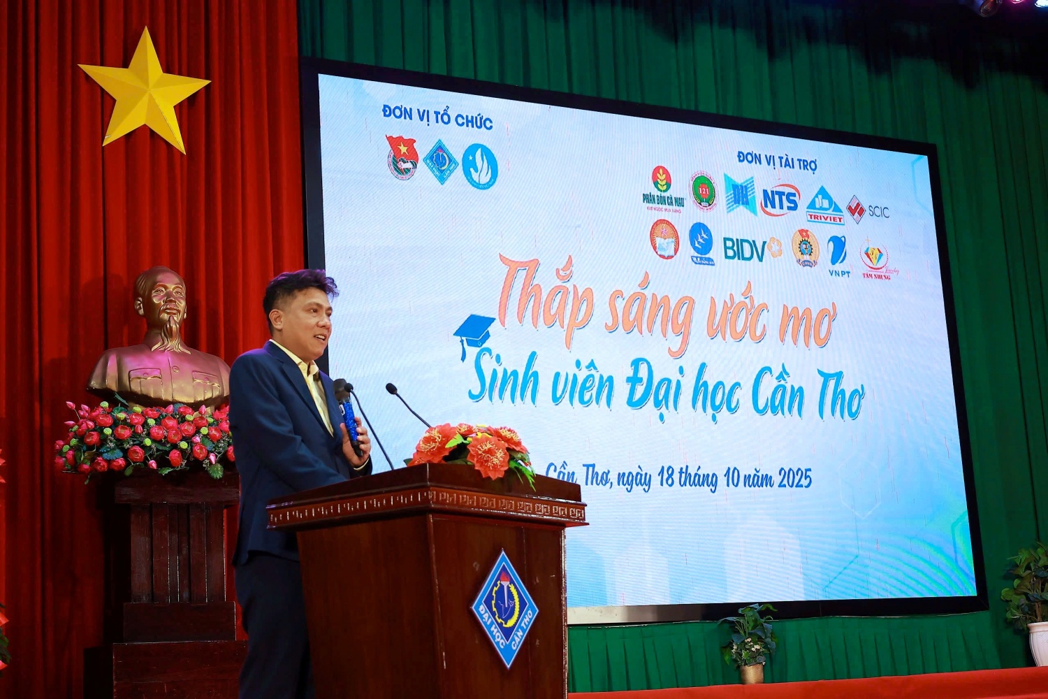 Phân bón Cà Mau tiếp tục “Thắp sáng ước mơ” cho sinh viên Trường Đại học Cần Thơ