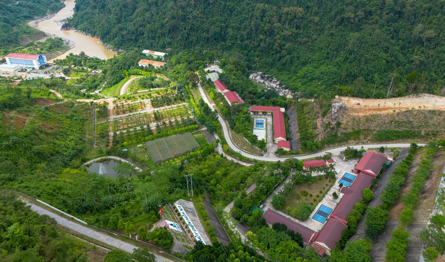 Thủy điện Hủa Na thắp sáng đại ngàn miền Tây xứ Nghệ