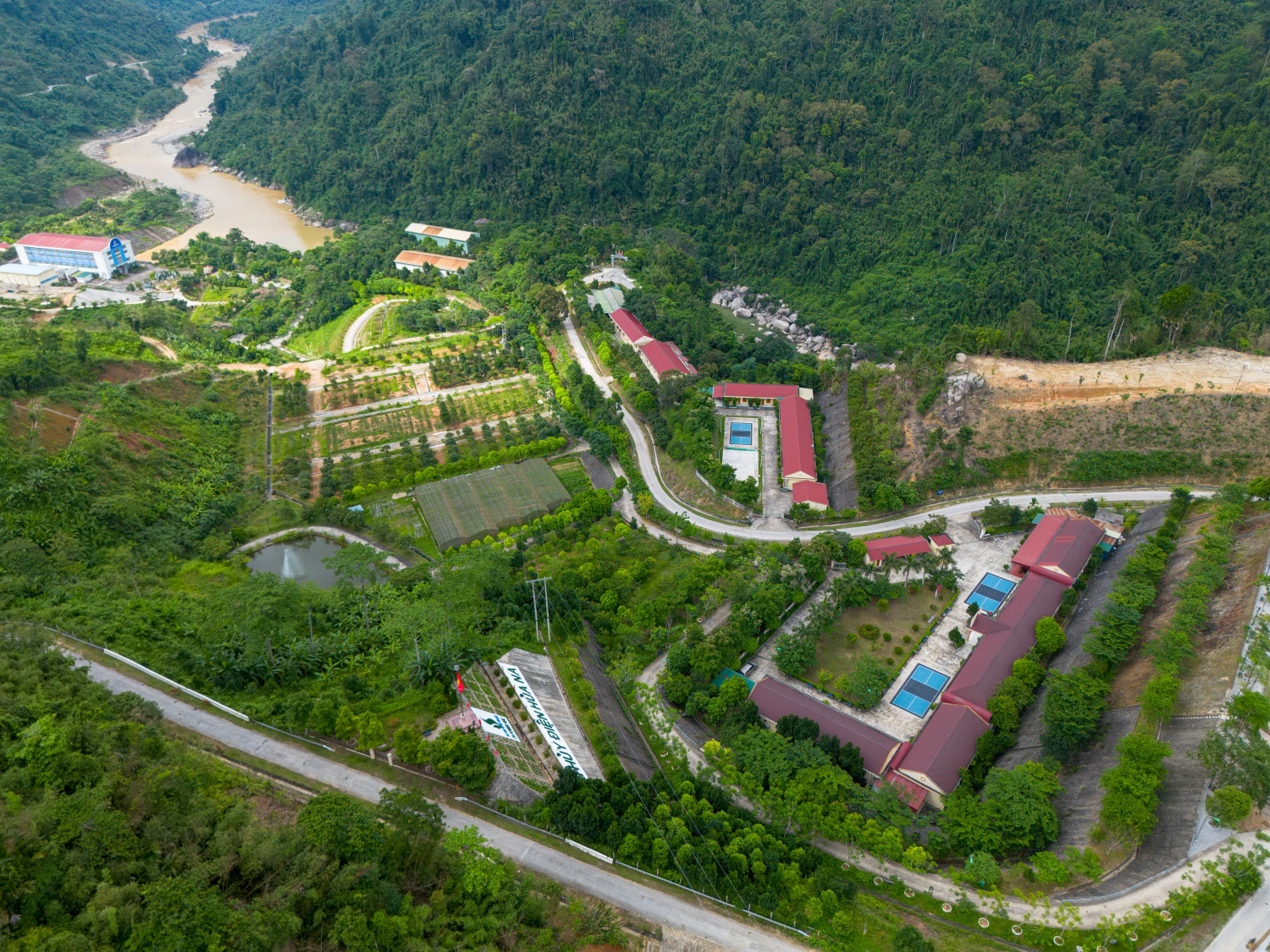 Thủy điện Hủa Na thắp sáng đại ngàn miền Tây xứ Nghệ