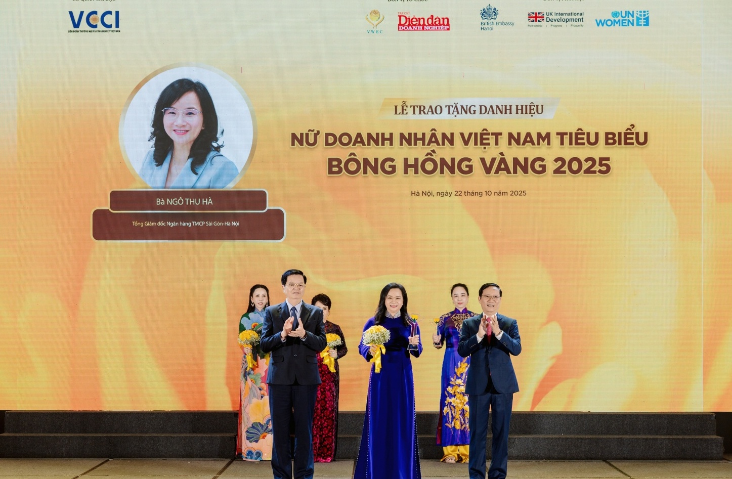 Tổng Giám đốc SHB Ngô Thu Hà được vinh danh “Nữ doanh nhân Việt Nam tiêu biểu - Bông hồng vàng” năm 2025