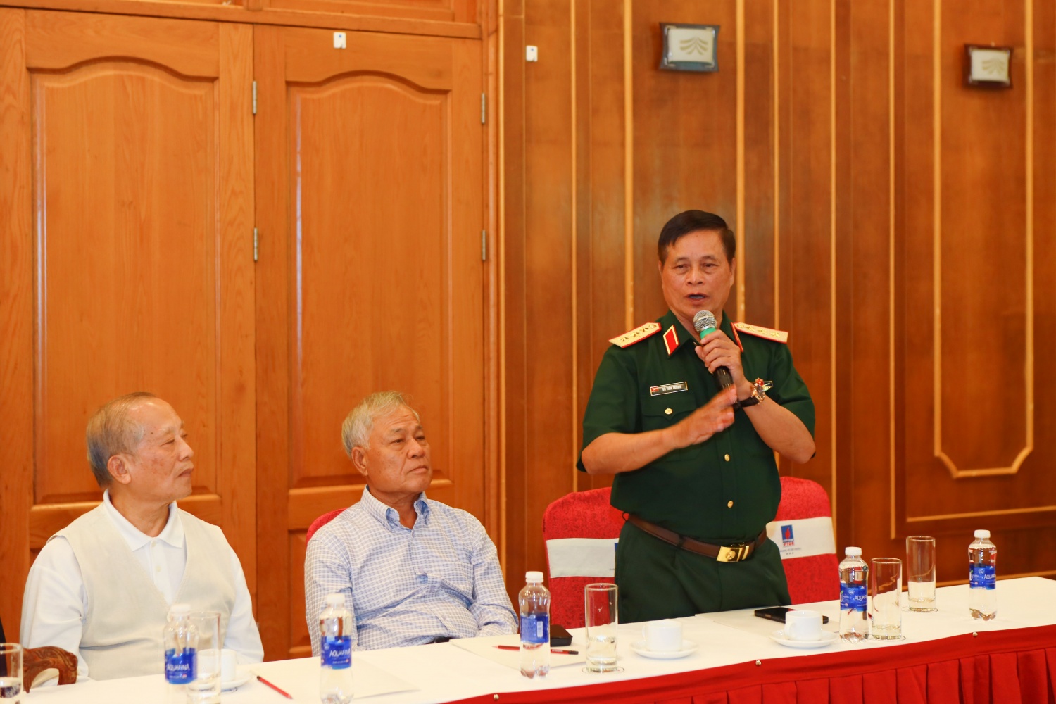 Thượng tướng Võ Tiến Trung - Phó giáo sư, Tiến sĩ, Anh hùng lực lượng vũ trang, nguyên Uỷ viên Trung ương Đảng, nguyên Giám đốc Học viện Quốc phòng đã mang đến cho các hội viên góc nhìn sâu sắc về bối cảnh địa chính trị, kinh tế và an ninh toàn cầu đang t