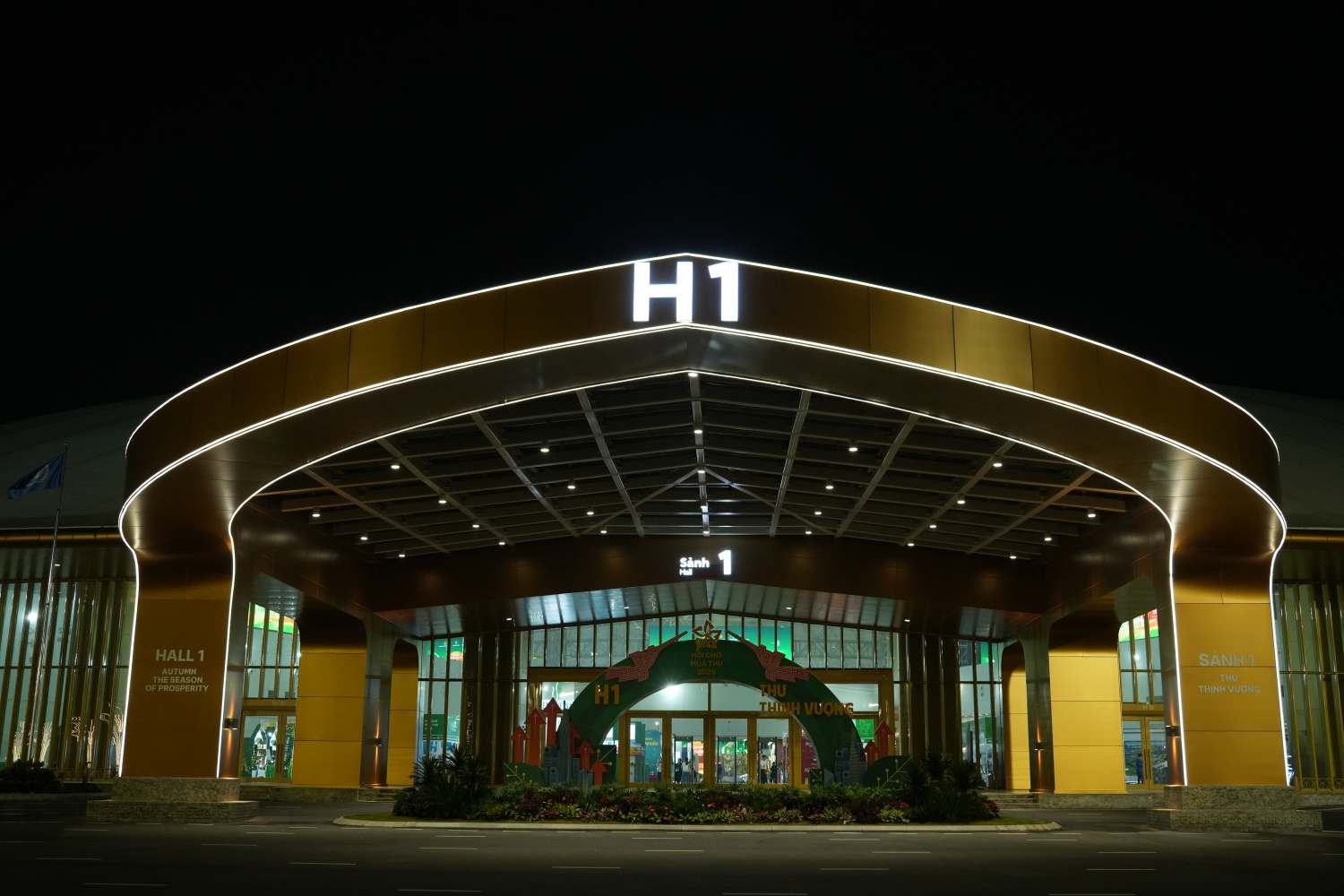 [Chùm ảnh] Petrovietnam sẵn sàng cho Hội chợ Mùa Thu 2025