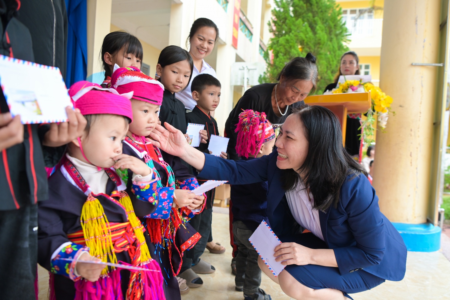 Công đoàn Petrovietnam lan tỏa yêu thương, tiếp bước đến trường cho học sinh vùng cao Điền Xá