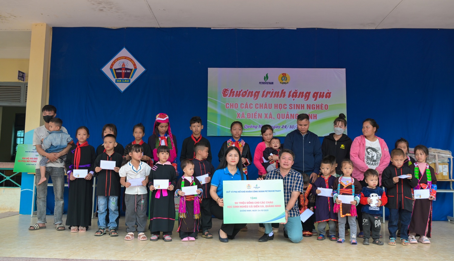 [CHÙM ẢNH] Công đoàn Petrovietnam lan tỏa yêu thương, tiếp bước đến trường cho học sinh vùng cao Điền Xá