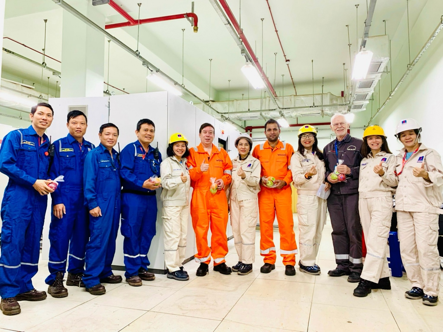 Công đoàn BSR tặng trái cây, nước uống cho đối tác, nhà thầu thực hiện BDTT NMLD Dung Quất lần 5 năm 2024.