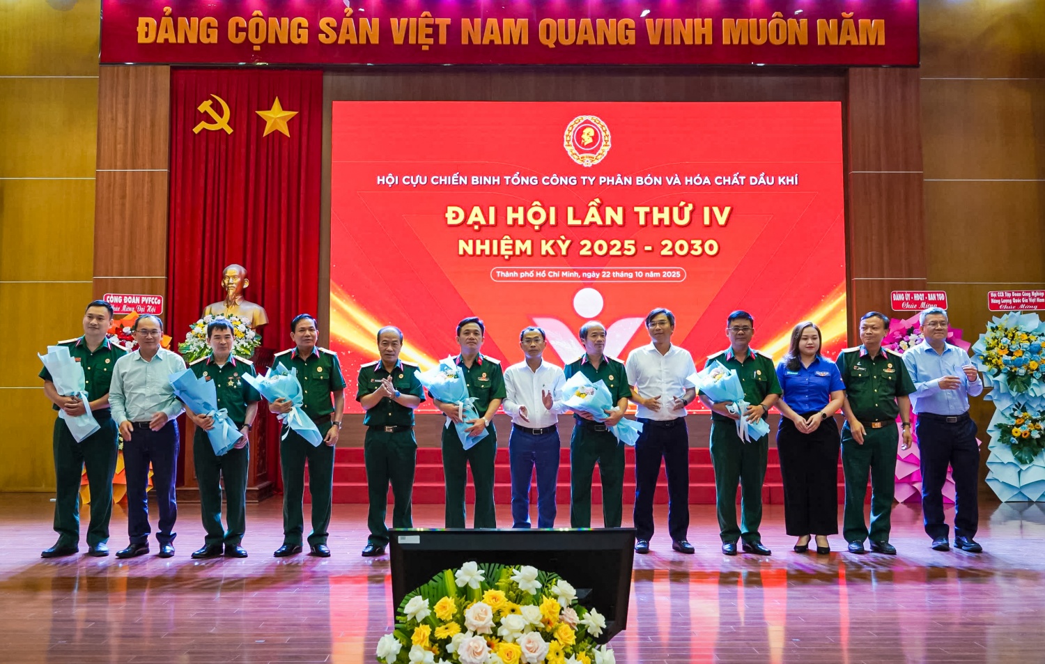 Ban Chấp hành Hội CCB PVFCCo nhiệm kỳ 2025-2030 ra mắt Đại hội.