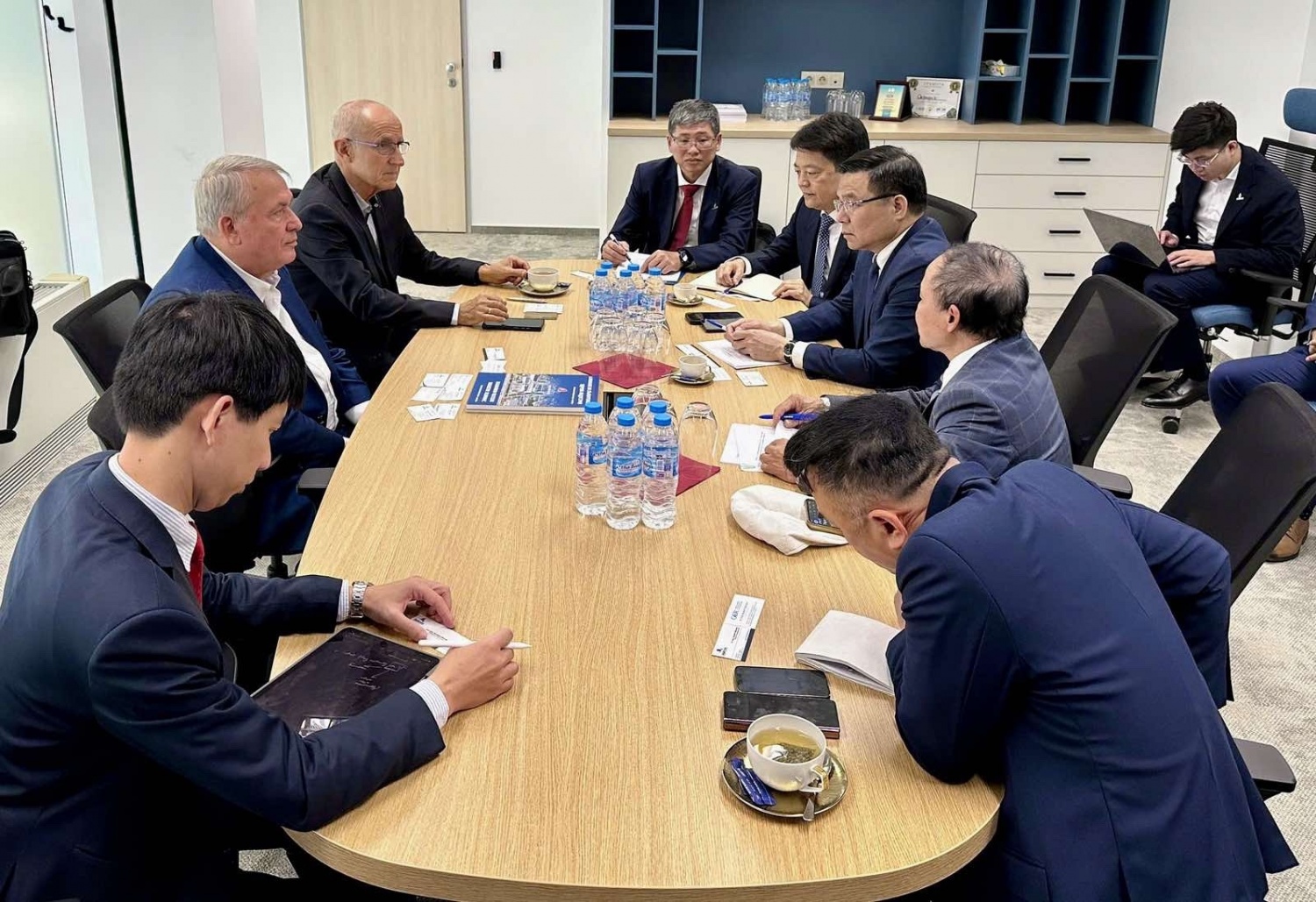 Petrovietnam tăng cường hợp tác năng lượng, công nghiệp và điện hạt nhân với Bulgaria