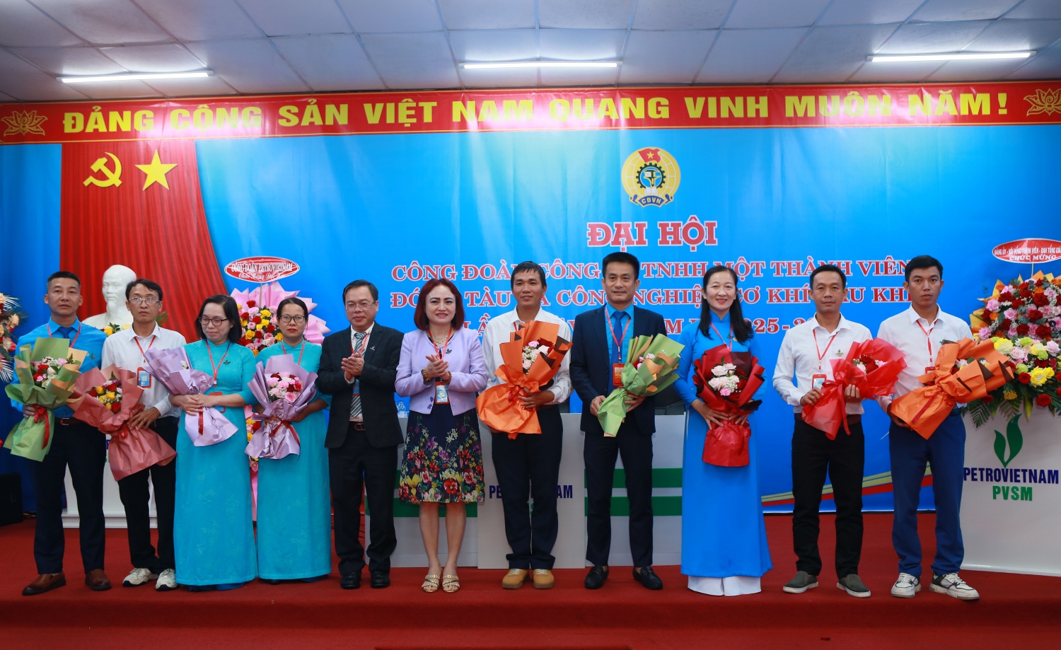 Ban Chấp hành Công đoàn PVSM nhiệm kỳ 2025 - 2030 gồm 9 đồng chí ra mắt Đại hội.
