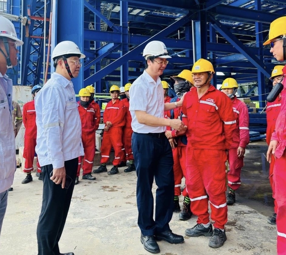 Công đoàn Petrovietnam phát động thi đua với 8 mốc tiến độ, quyết tâm hoàn thành dự án NMNĐ Long Phú 1