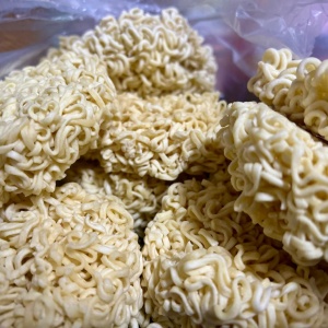 Việt Nam trở thành "vương quốc mì ăn liền" và nỗi lo dinh dưỡng trẻ em