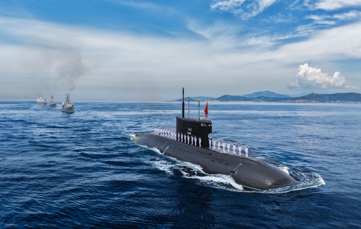 Nhiên liệu đặc chủng DO L - 62 dành cho tàu ngầm, tàu chiến được đánh giá cao trong quá trình sử dụng thực tế. Ảnh: Quân chủng Hải quân cung cấp