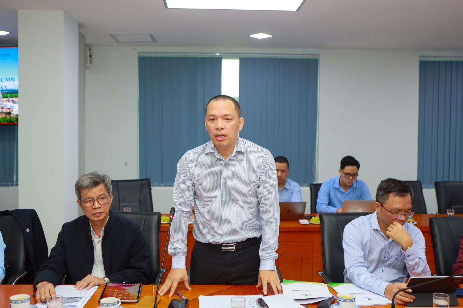 Phó Tổng Giám đốc BSR Trần Thái Bảo báo cáo về tiến độ dự án.