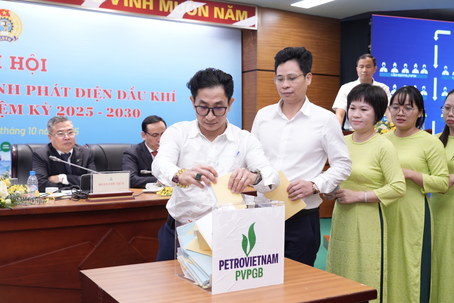 Vững bước trưởng thành, khẳng định vai trò Công đoàn trong xây dựng đơn vị phát điện chuyên nghiệp giai đoạn mới