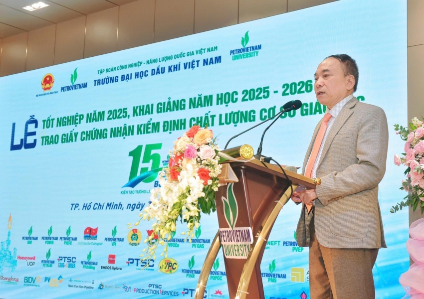 PVU vinh dự đón nhận Giấy chứng nhận Kiểm định chất lượng giáo dục chu kỳ mới