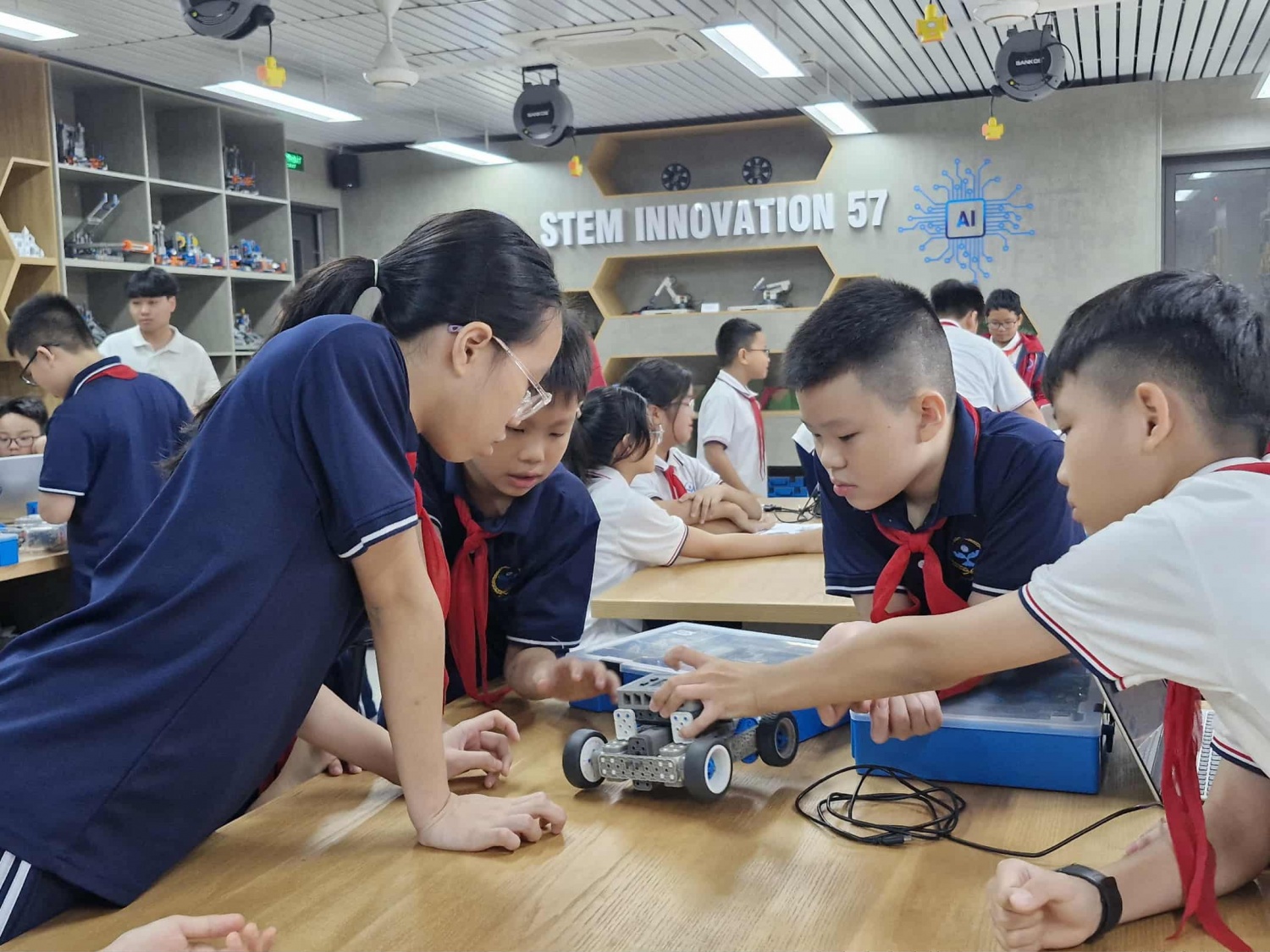 Một giờ học trong “phòng STEM” của học sinh Cầu Giấy